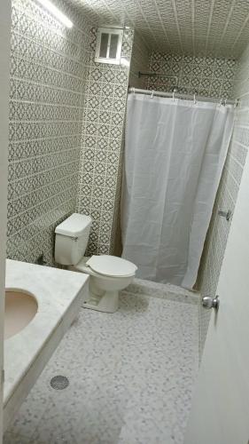 Bathroom, Hotel Beethoven in Mexico City