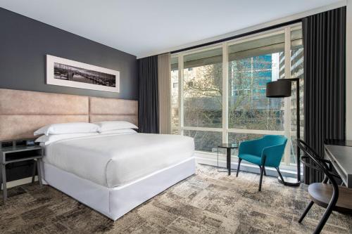 Superior King Room image 5