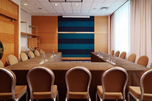 Sheraton Brussels Airport Hotel - image 2