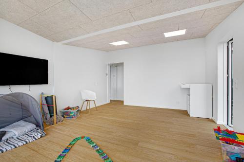 Four-Bedroom Holiday Home image 9