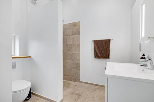 Four-Bedroom Holiday Home image 7