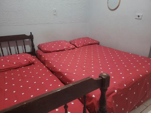 1 double bed, 1 twin bed