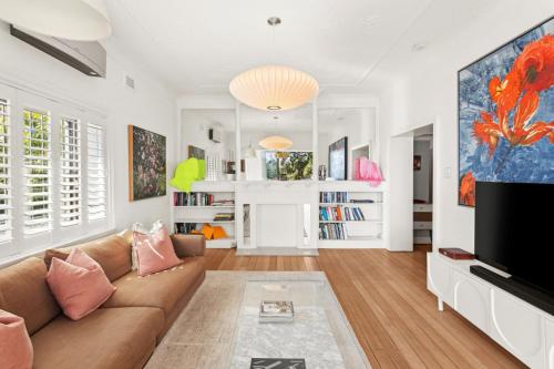 Superb 2-Bed Apartment Facing Rose Bay Marina - image 3