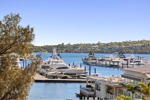 Superb 2-Bed Apartment Facing Rose Bay Marina - image 4