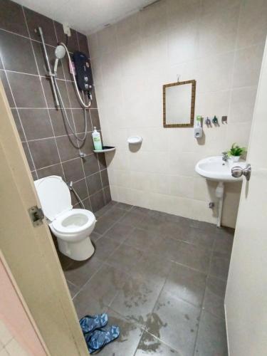 Nena Homestay Setia Alam, Air Conditioned, High Speed Internet Nena Homestay Setia Alam, Air Conditioned, High Speed Internet