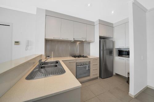 One-Bedroom Apartment image 9