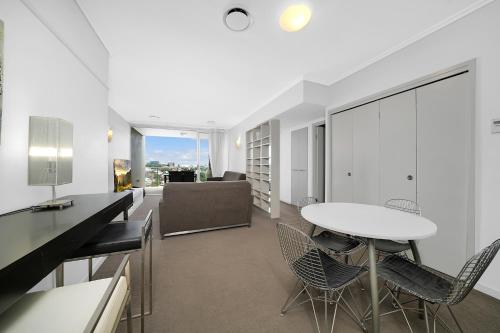 One-Bedroom Apartment image 4