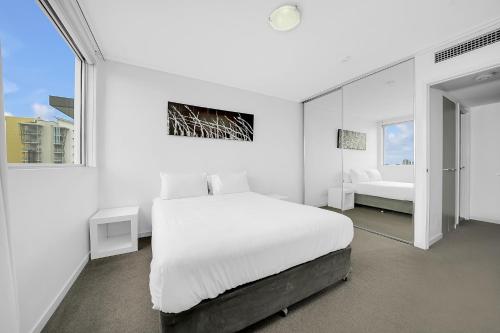 One-Bedroom Apartment image 3