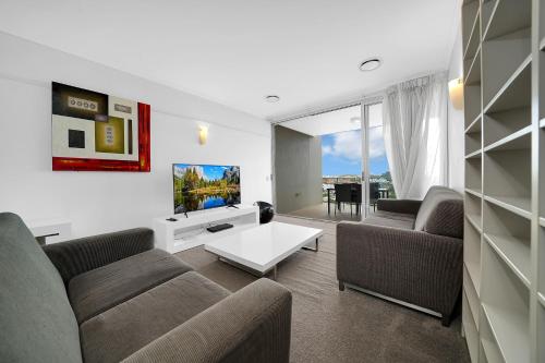 One-Bedroom Apartment image 2