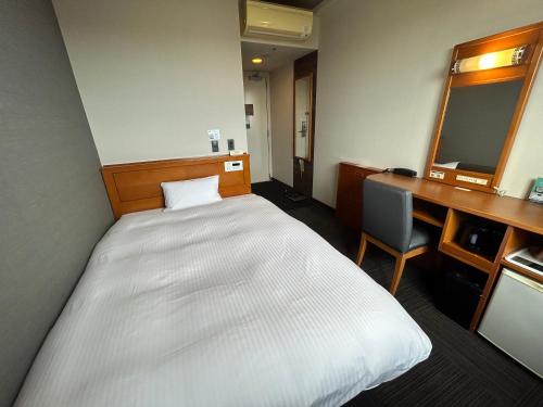 Single Room - Smoking room in Hotel Route Inn Kanazawa Ekimae