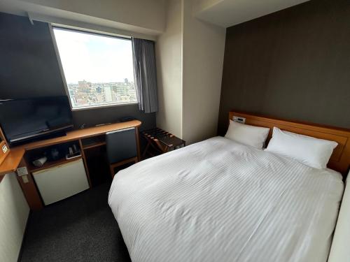 Double Room with Small Double Bed - Smoking room in Hotel Route Inn Kanazawa Ekimae