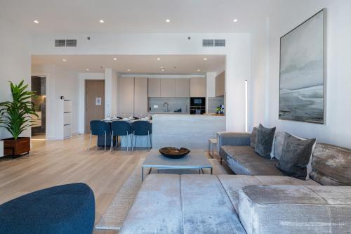 Allsopp & Allsopp - 3-Bedroom Apartment in Al Andalus Tower F Cadiz JGE - image 2