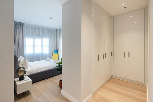 Allsopp & Allsopp - 3-Bedroom Apartment in Al Andalus Tower F Cadiz JGE - image 3