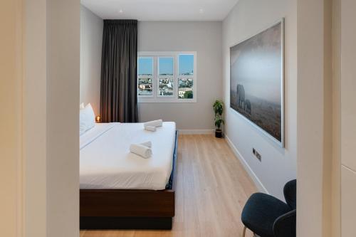 Allsopp & Allsopp - 3-Bedroom Apartment in Al Andalus Tower F Cadiz JGE - main image