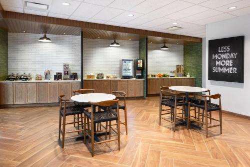 Fairfield by Marriott Inn & Suites Orlando at Millenia - image 10