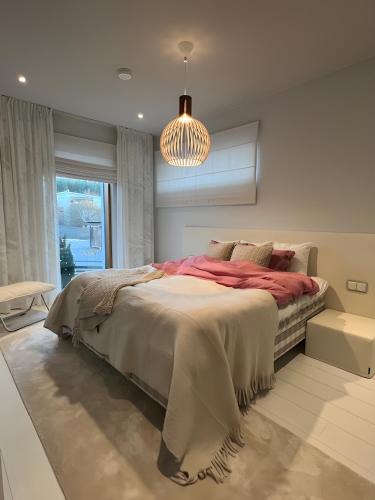 Luxury Riverside Villa, near city centre