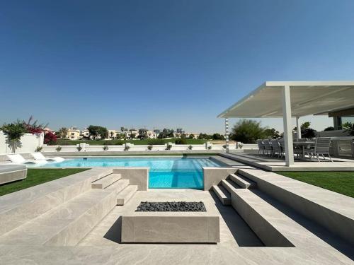 5 Bedroom 5 Star Golf Course Villa, Dubaï