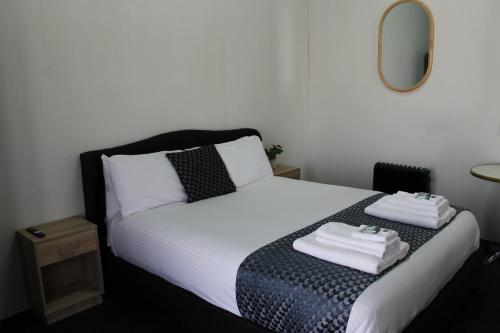 Exterior view of Romano's Hotel & Suites Wagga Wagga