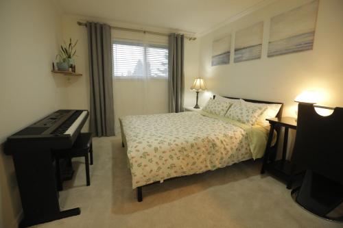 Sweet home at Sunnyside - Room 3 in Surrey, Canada