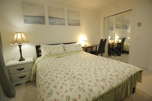 Sweet home at Sunnyside - Room 3 in Surrey, Canada