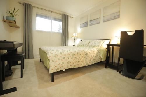 Sweet home at Sunnyside - Room 3 in Surrey, Canada