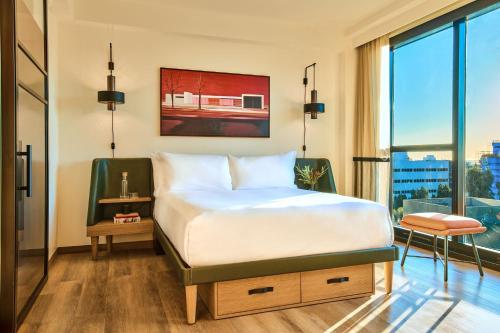 HOLLYWOOD VOLUME, a Tribute Portfolio Hotel in Los Angeles, USA