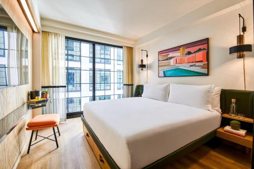 HOLLYWOOD VOLUME, a Tribute Portfolio Hotel in Los Angeles, USA