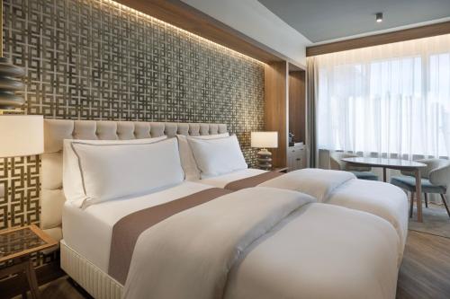 613003474 The Westin Madrid Cuzco