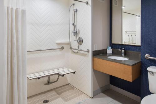 Fairfield Inn Rochester Airport - image 9