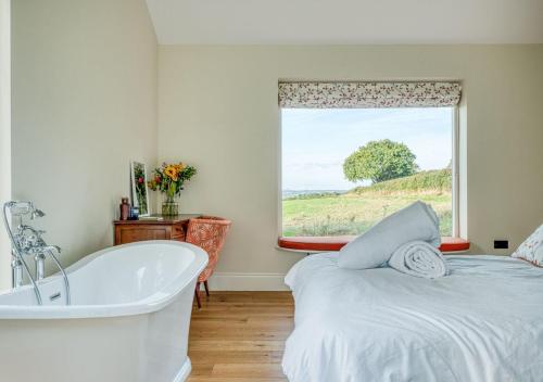 The Cider Barn - Gorgeous Rural Escape Near Bath! in Priston Village