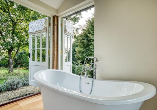 The Cider Barn - Gorgeous Rural Escape Near Bath! in Priston Village