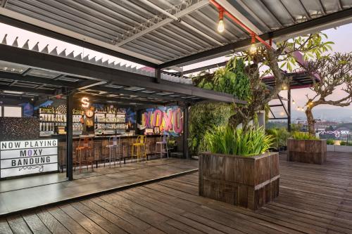 Bar/lounge, Moxy Bandung in Dago