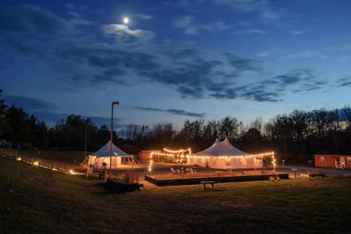 Firelight Camps - 출입구