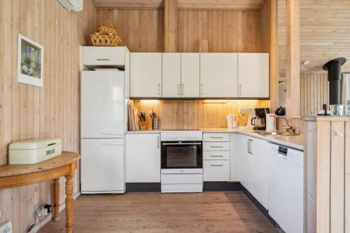 ทัศนียภาพภายนอกโรงแรม, Well-Maintained Holiday Home With Sea View Close To Ebeltoft in เอลเซการ์เดอ