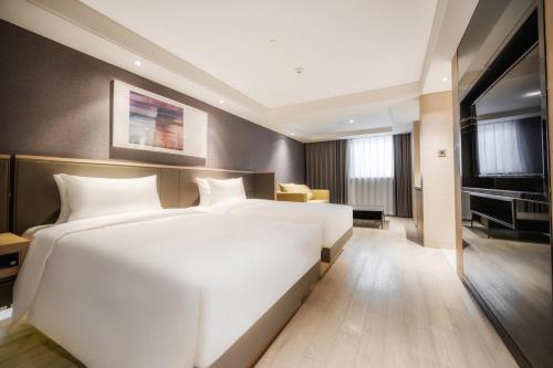 Superior Twin Room image 5