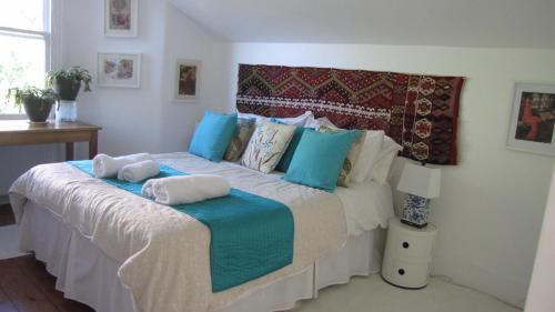 Holmewood Homestay, London