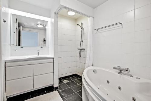 Two-Bedroom Holiday Home image 9