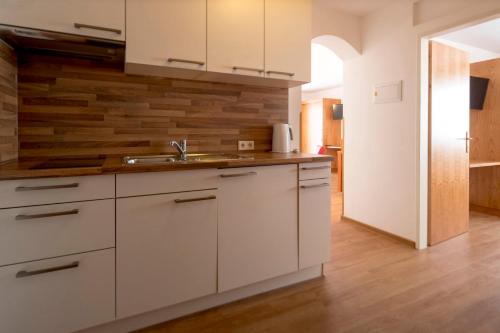 מטבח, Familienhotel Felsenhof in Flachau
