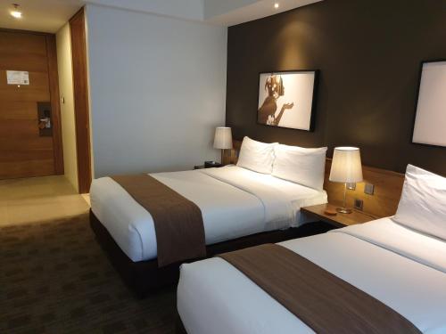 Room, premier