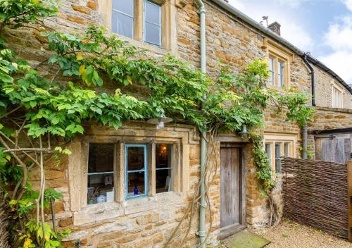 Charming 2BD Cottage in the Heart of Kingham! in 金厄姆