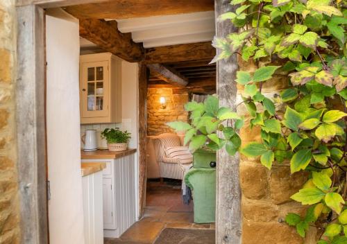 Charming 2BD Cottage in the Heart of Kingham! in 金厄姆