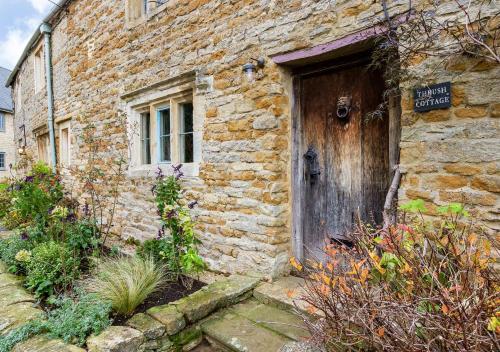 Charming 2BD Cottage in the Heart of Kingham! in 金厄姆