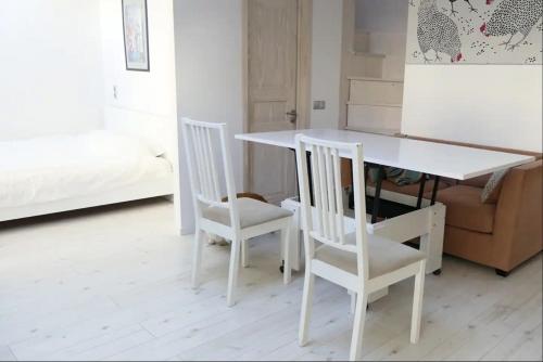 The Henhouse - a modern loft in the very center, Riga (foto 9)