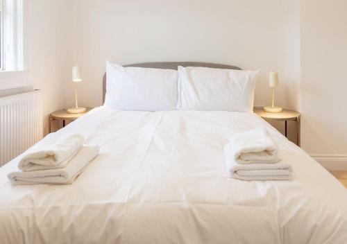 Bright & Airy 2BD - 10 mins walk to Chelt Centre!