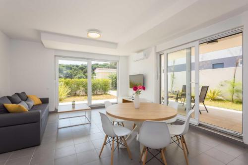 2 bedrooms, 4 beds
