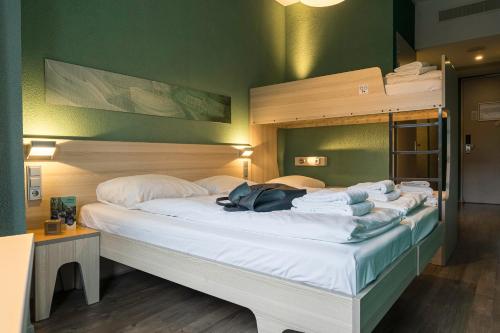 MEININGER Hotel Amsterdam City West - image 3