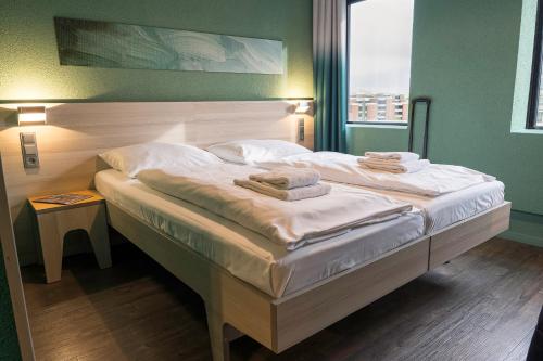 Double Room for Single Use image 2