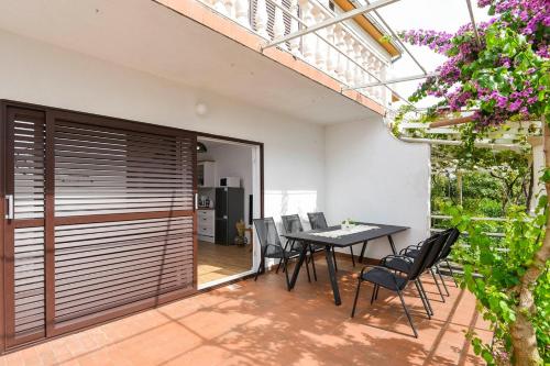 Place4You Apartment - Orebić