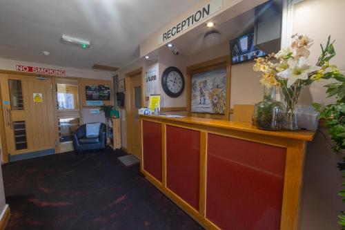 Фойє, Quay Head View Aparthotel in Странрер