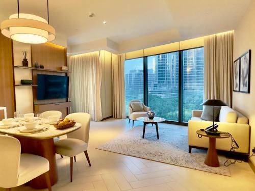 Luxe Address Opera 2BR Burj Khalifa View, Dubai (Foto 4)